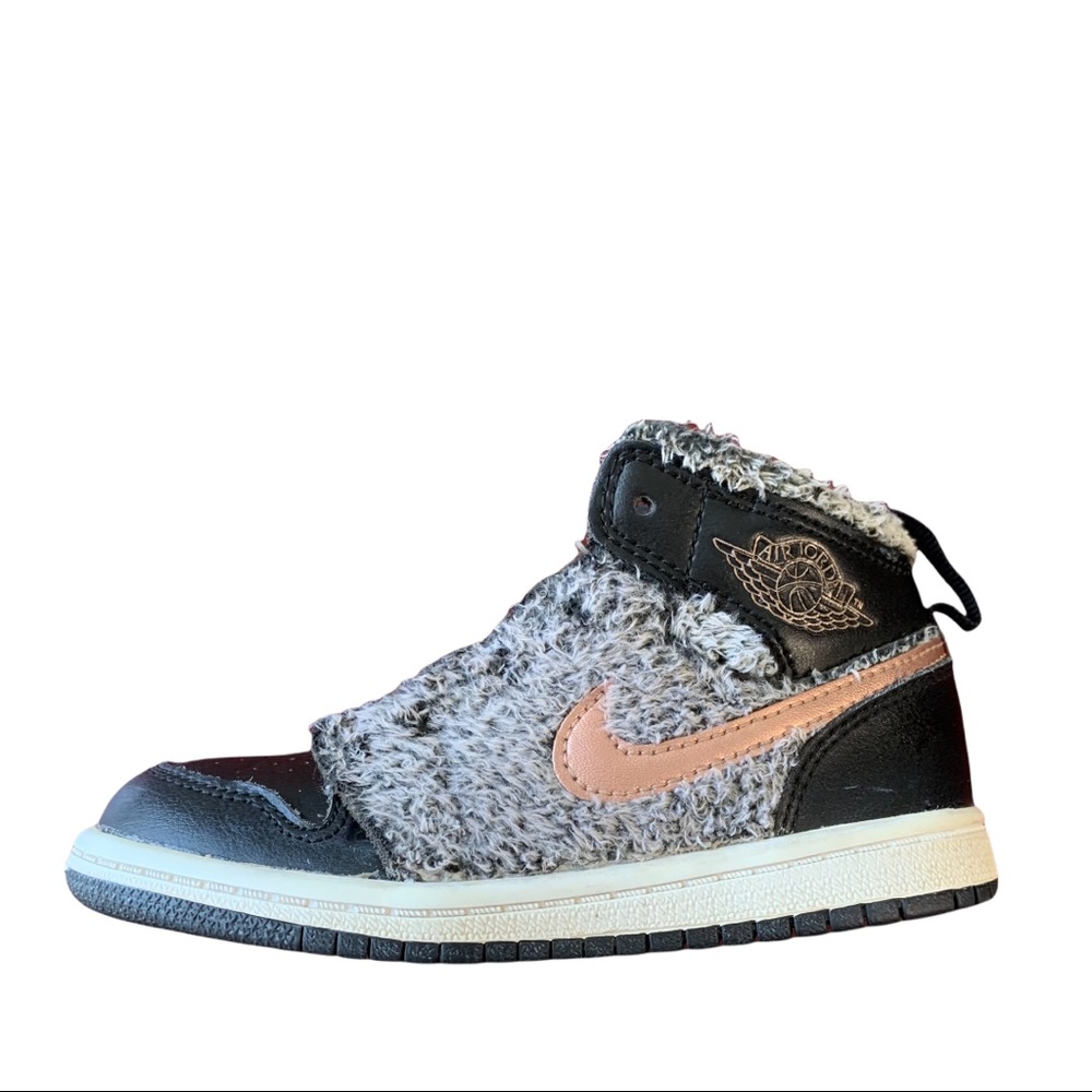 Nike Air Jordan 1 Retro High Fleece Kids Sz 9c